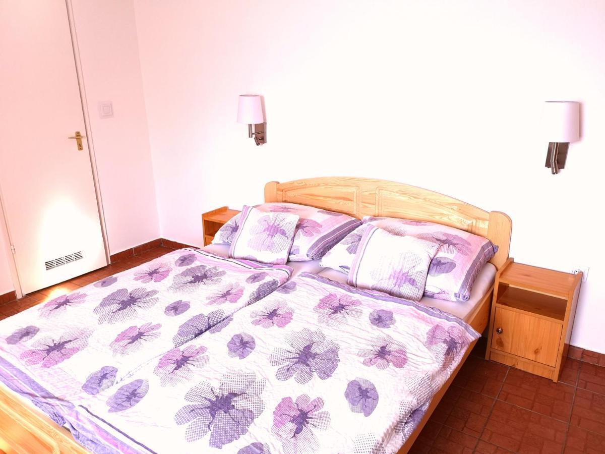 Apartman Kaszas Garden Mosonmagyaróvár エクステリア 写真