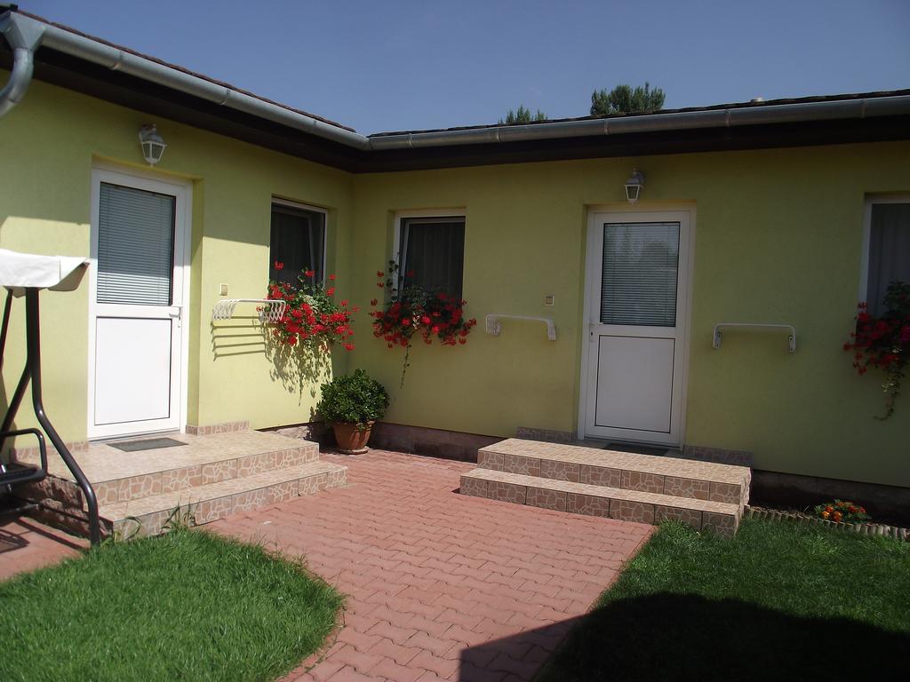 Apartman Kaszas Garden Mosonmagyaróvár エクステリア 写真