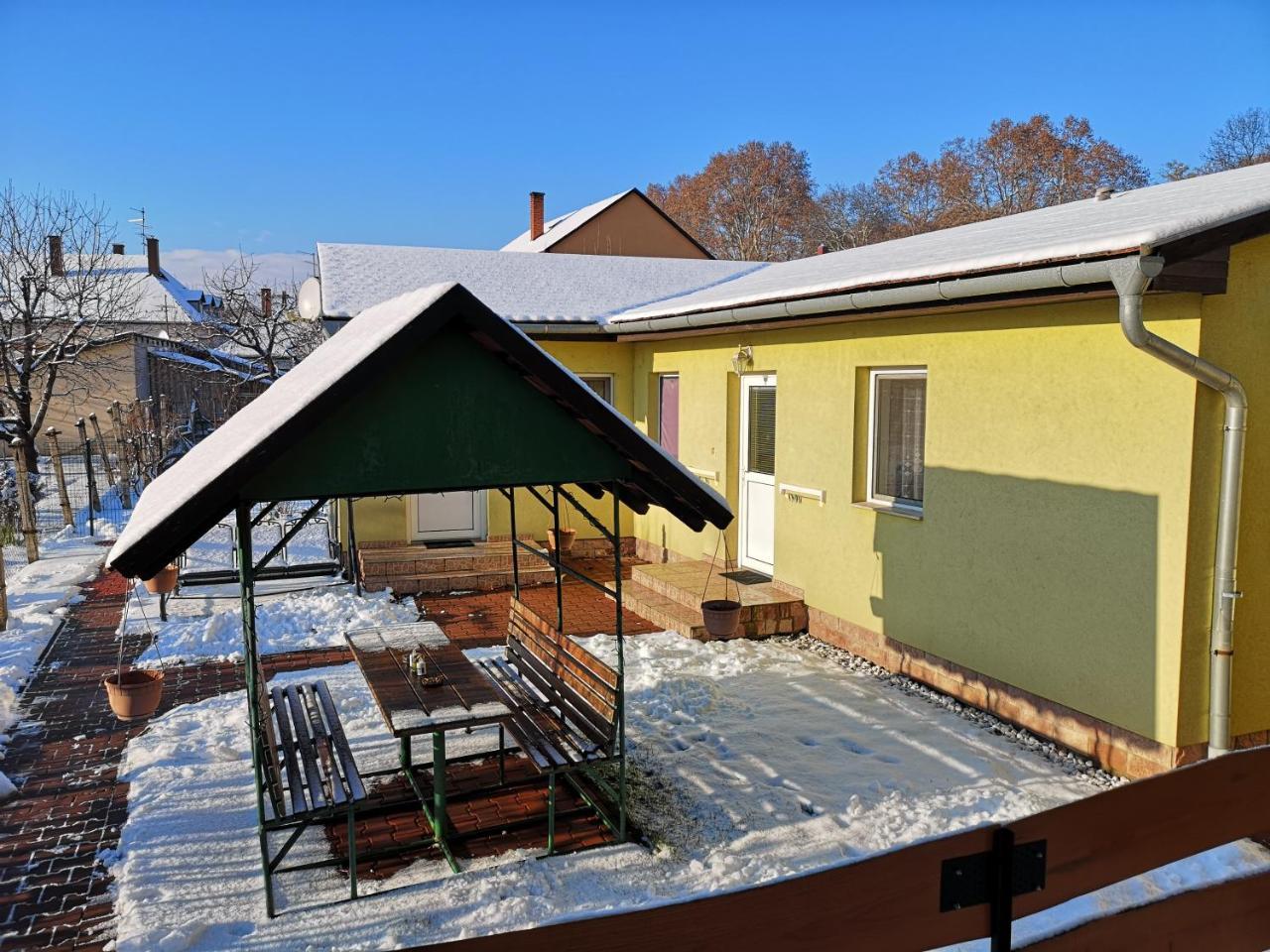 Apartman Kaszas Garden Mosonmagyaróvár エクステリア 写真
